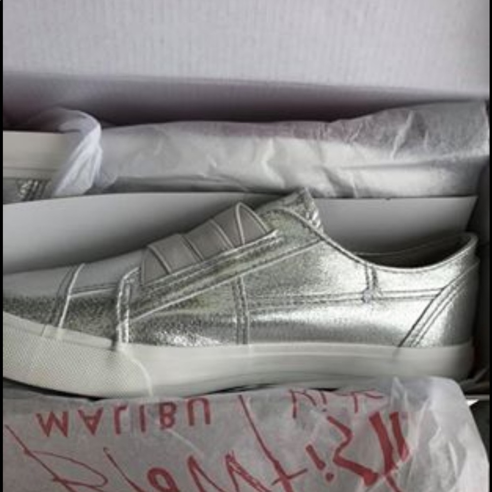 New in box blowfish sneakers big girl size 5
